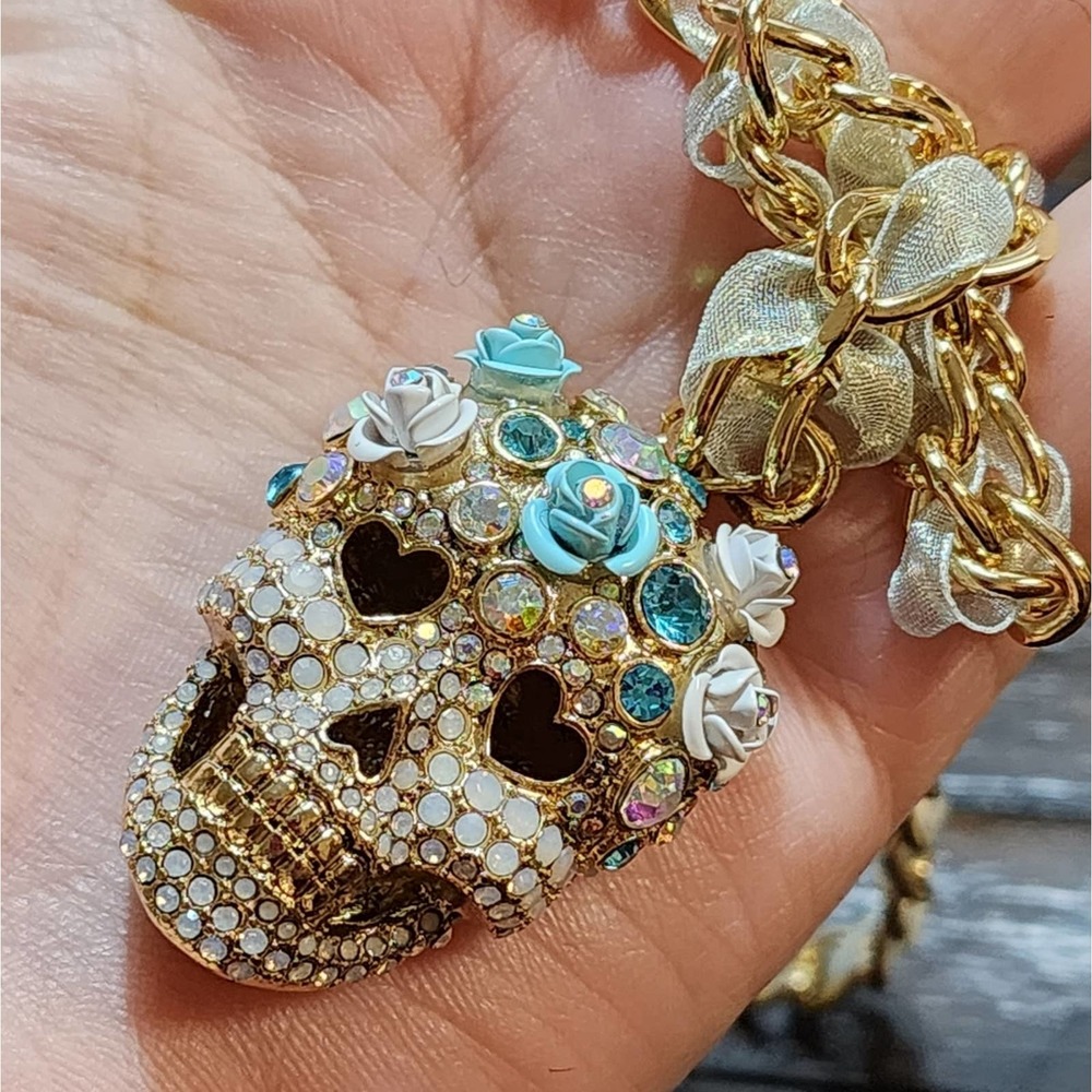 Betsey Johnson Crystal‎ & Flower Sugar Skull Gold Tone Pendant Necklace NEW